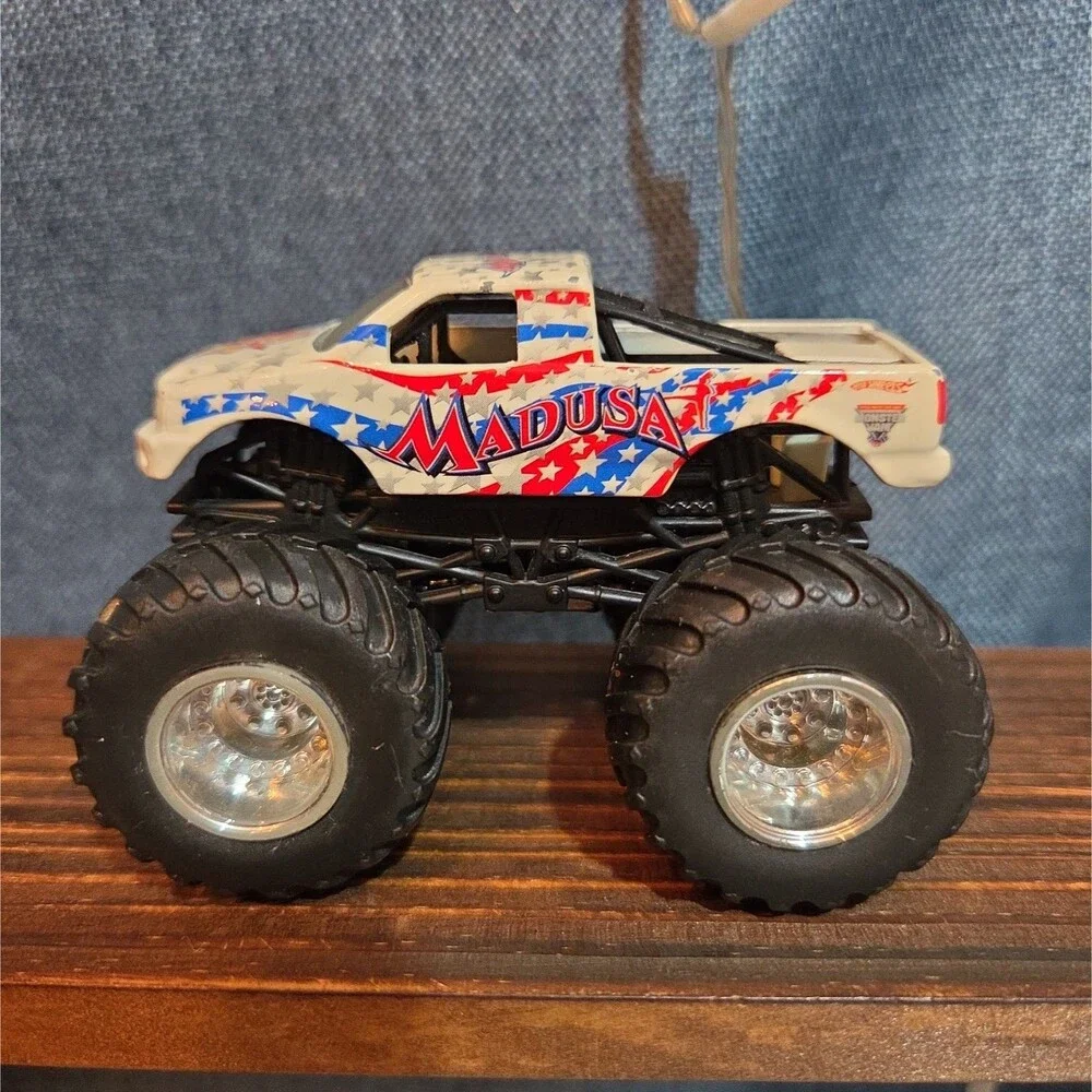 Hot Wheels Monster Jam Madusa Truck Diecast 2011